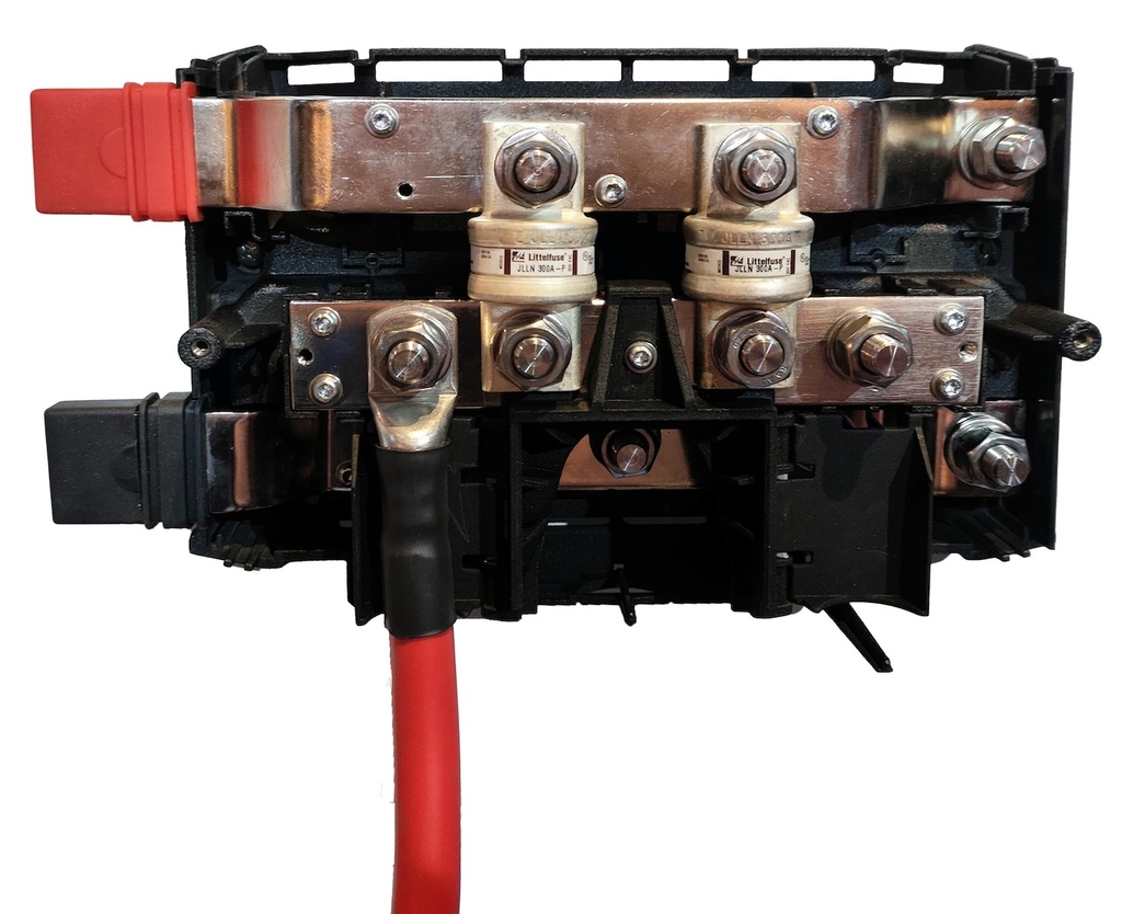 Victron-Energy_offgridshop_LYNX-Power-In-Class-T-M10_open_LD.jpeg